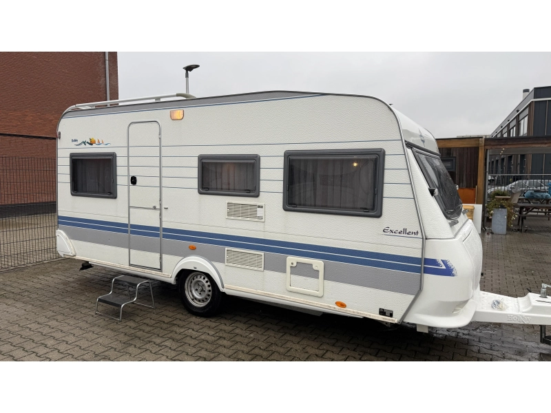 Hobby Excellent 470 UB rondzit dwars bed toilet  hoofdfoto: 1