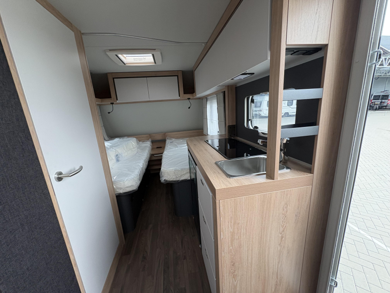 Knaus Sport Platinum 460 EU enkele bedden / dinette  foto: 5