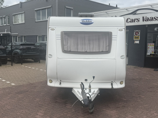 Hobby de luxe 400 SF dwarsbed 4 slaapplaatsen voortent mover hordeur kachel truma toilet foto: 1