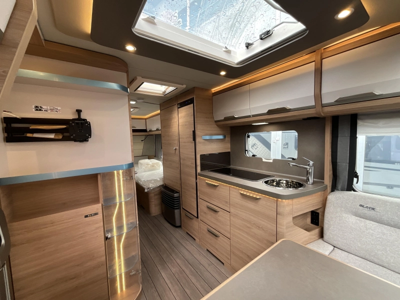 Knaus Sudwind Black Selection 540 UE ENKELE BEDDEN-XL KOELKAST  foto: 5