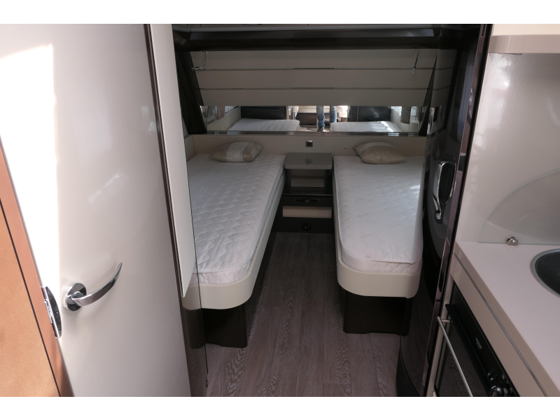 Hobby Premium 495 UL enk. bed, luifel en airco  foto: 5