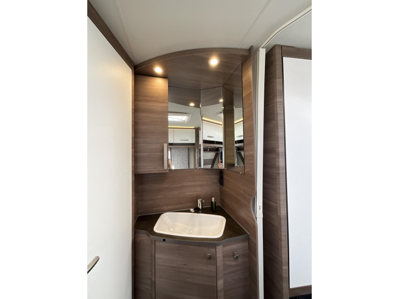 Knaus Sport Silver Selection 450 FU VOORTENT-LUIFEL-NETJES  foto: 9