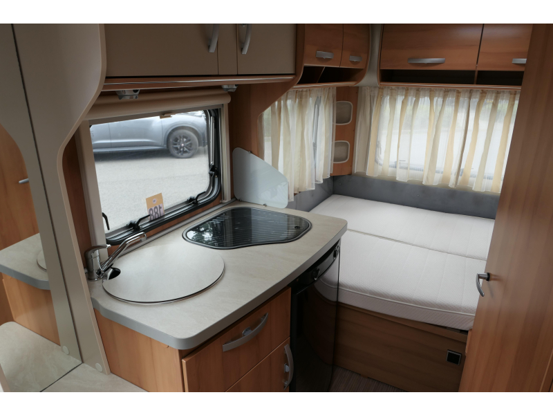 Eriba Nova Light 425 mover en voortent  foto: 8