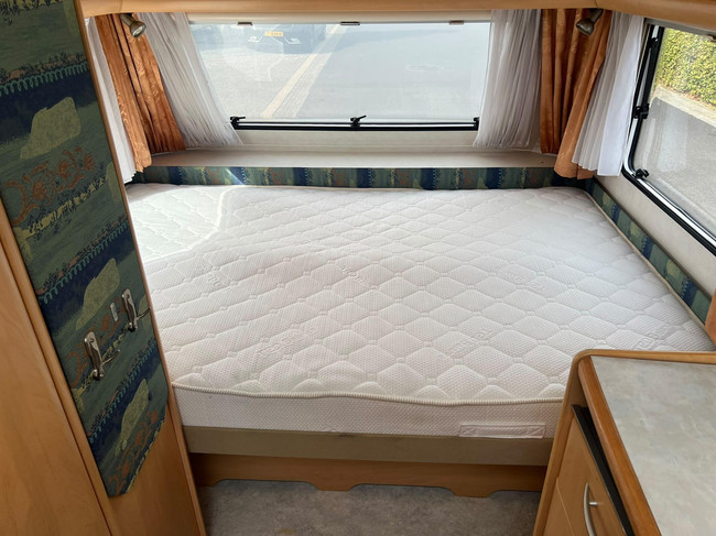 Fendt Saphir 470 | Fietsenrek | Rondzit | Vast bed | Voortent foto: 18