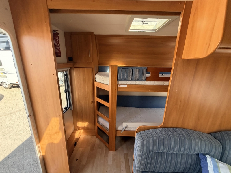 Hobby De luxe Easy 560 KMFE Voortent, 6 pers.  foto: 13