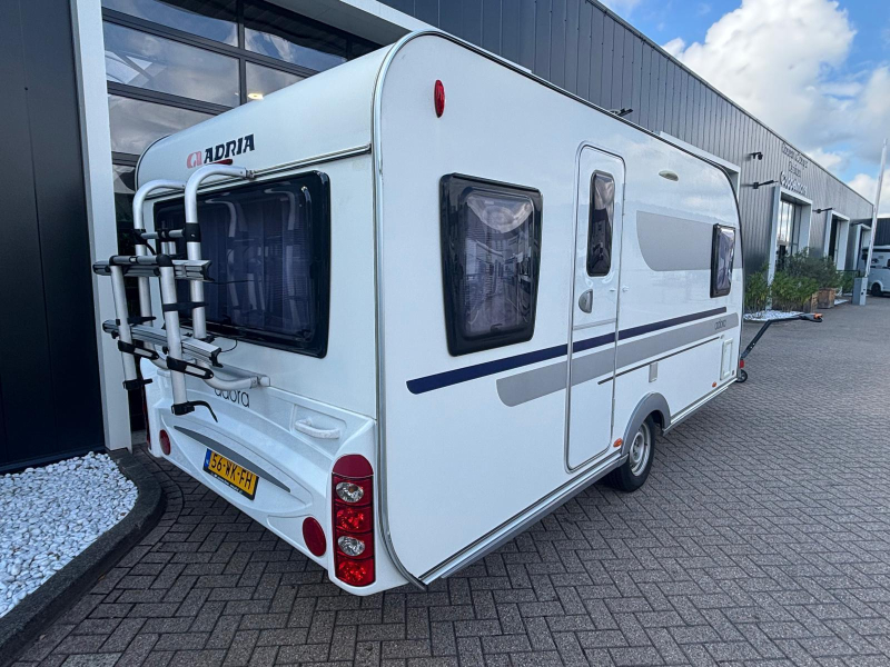 Adria Adora 462 PU voortent, fietsenrek.  foto: 17