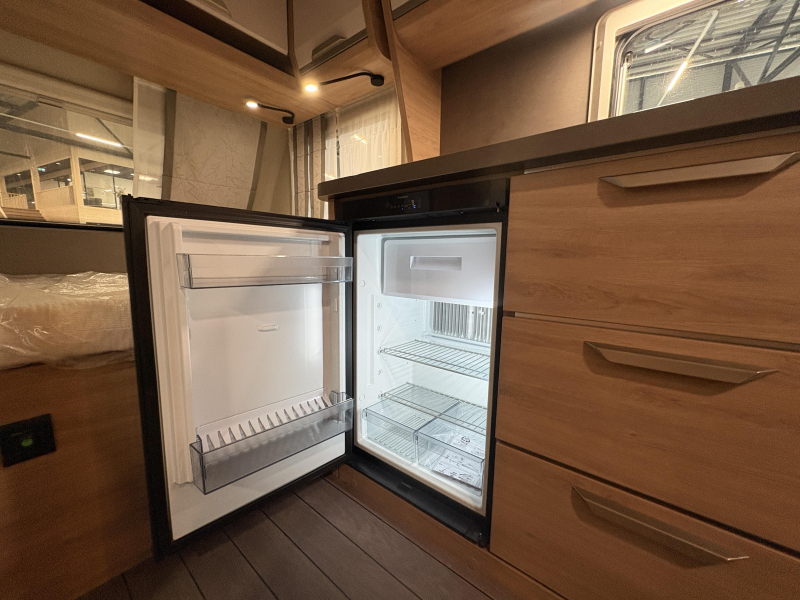 Knaus Sudwind 420 QD dwarsbed / treinzit  foto: 10