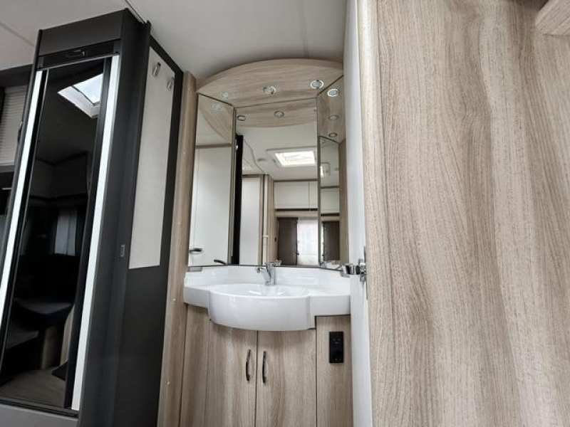 Hobby De Luxe 460 UFE Nieuw 2026  foto: 10