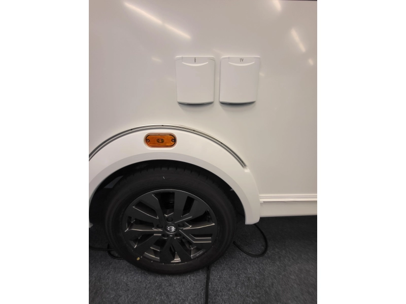 Knaus Sport 450 FU af fabriek mooi compleet 