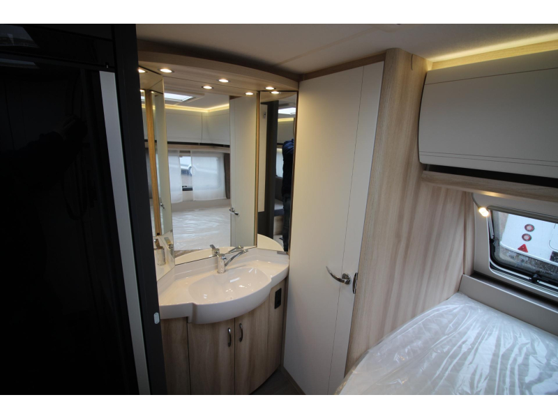 Hobby De Luxe 460 UFE Frans bed & rondzit!  foto: 9