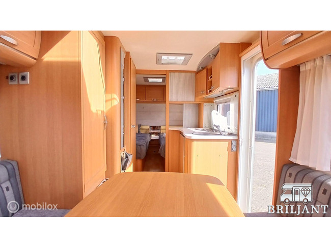 Knaus W01500 caravan.. enkelebedden/rondzit foto: 8