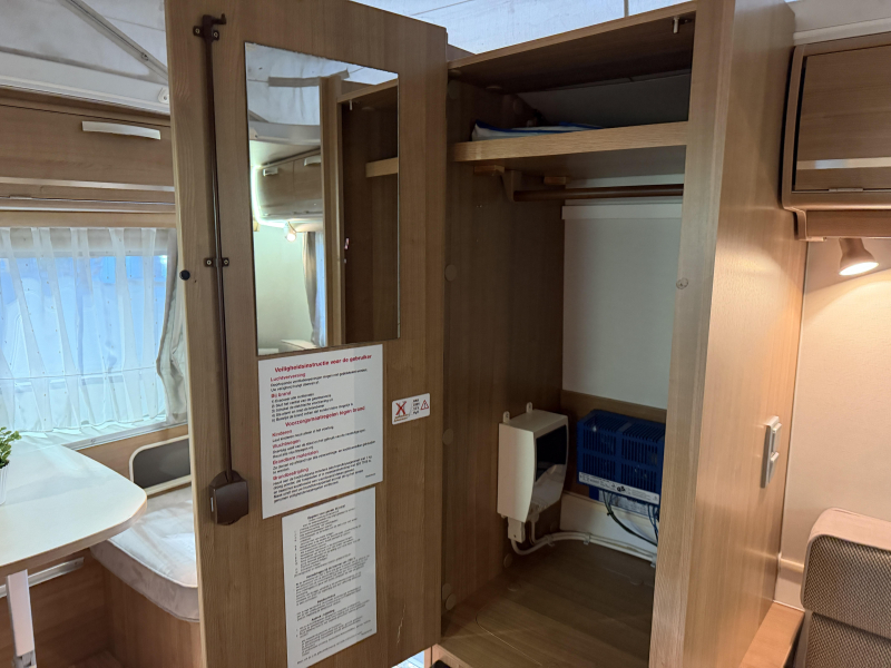 Eriba Touring Triton 410 mover / hefdak  foto: 18
