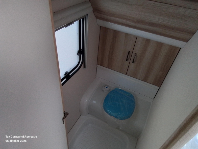 Hobby De Luxe 460 UFE Model 2027 frans bed  foto: 6
