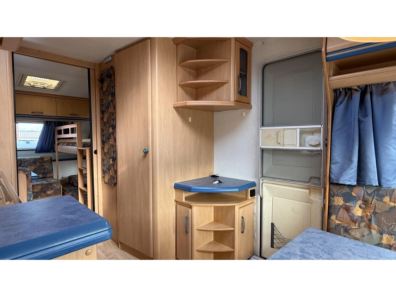 Hobby De Luxe 540 UK kinderkamer rondzit  foto: 8
