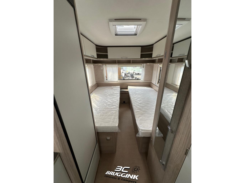 Bürstner Premio Limited 530 TL - ENKELE BEDDEN  foto: 10