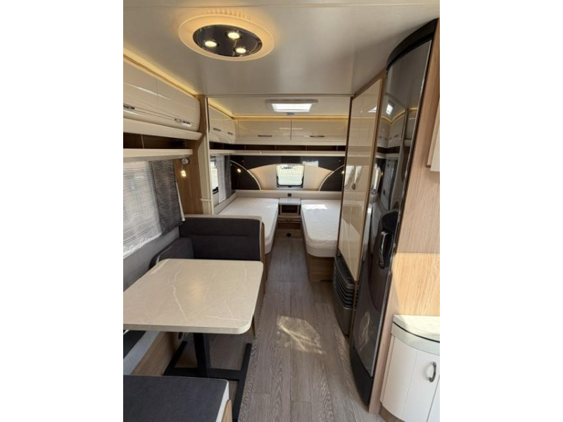Hobby Excellent 460 SL Incl. Mover en Luifel  foto: 12