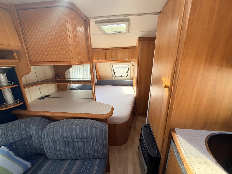 Hobby De luxe Easy 560 KMFE Voortent, 6 pers.  foto: 6
