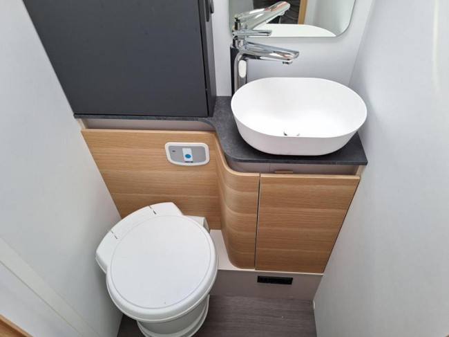 Adria Matrix Axess 650 SL 5-PERSOONS foto: 7
