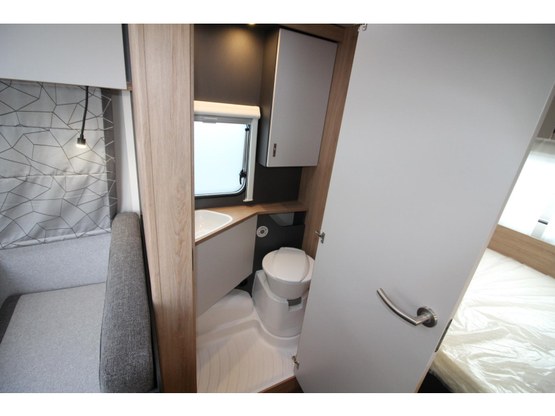 Knaus Sport 420 QD Dwarsbed & ruime keuken!  foto: 14