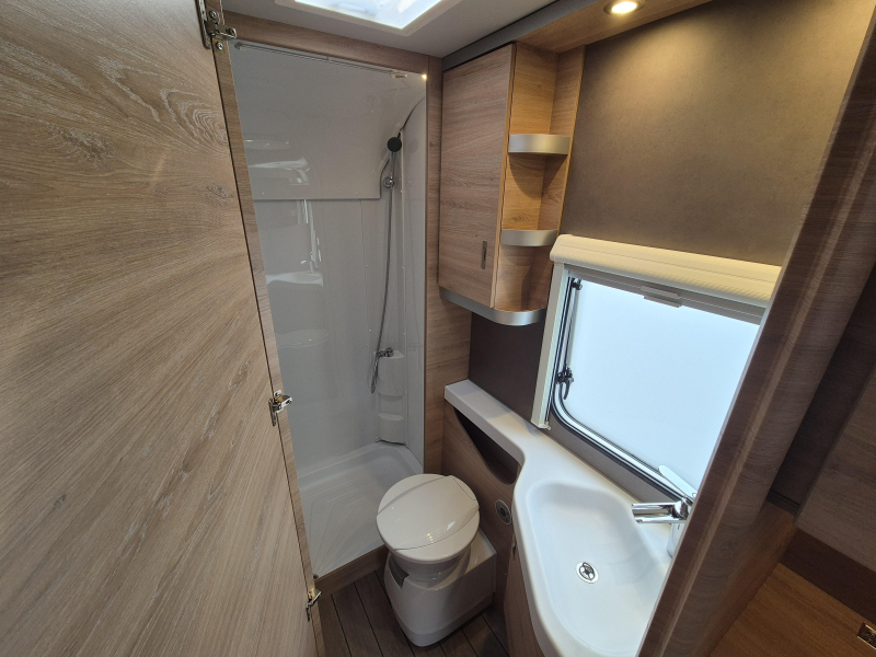 Knaus Sudwind Black Selection 580 UF ALDE verwarming  foto: 8