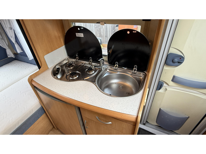 Hobby De luxe Easy 450 UF dwars bed rondzit toilet  foto: 7