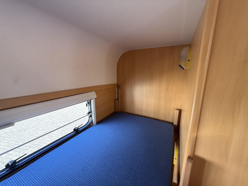Dethleffs New Line 490 TK Stapelbed 1300KG Voortent  foto: 10
