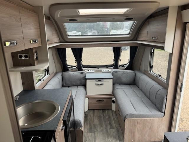 Sprite Mondial 470 SE frans bed  foto: 7