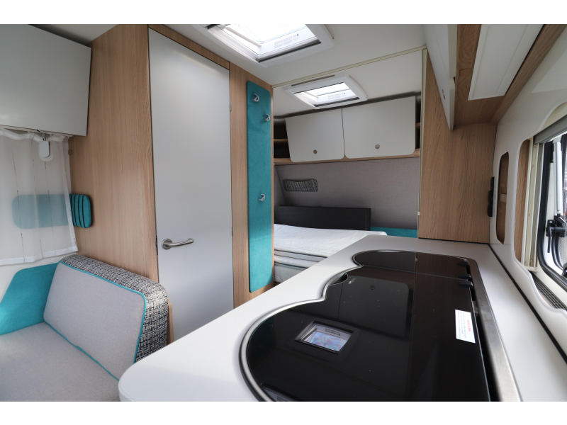 Dethleffs Aero 410 QS Dwarsbed / mover / luifel  foto: 8