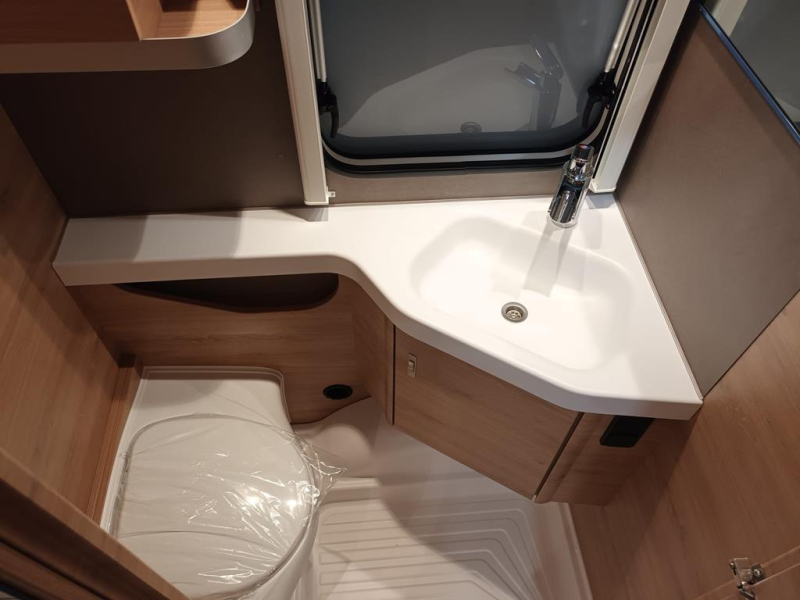 Knaus Sudwind Black Selection 460 EU  foto: 9