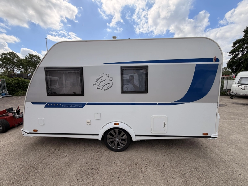 Knaus Sport Silver Selection 400 LK Voortent+Stapelbed+1300KG  foto: 2