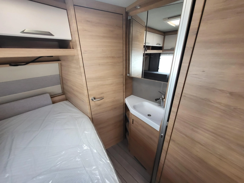 Knaus Sudwind Black Selection 540 FDK super ruim en compleet  foto: 14