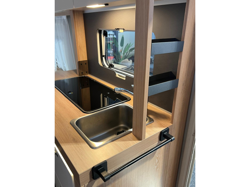 Knaus Sport 460 EU mover, luifel, fietsenrek  foto: 12