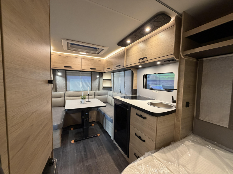 Weinsberg CaraOne Edition HOT 450 FU fransbed / rondzit  foto: 17