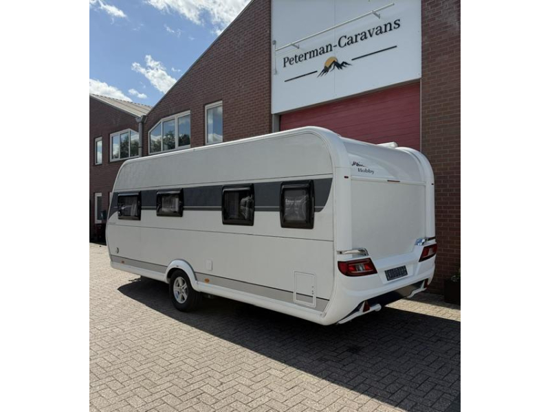 Hobby Excellent 560 WFU Incl. Mover en Luifel 