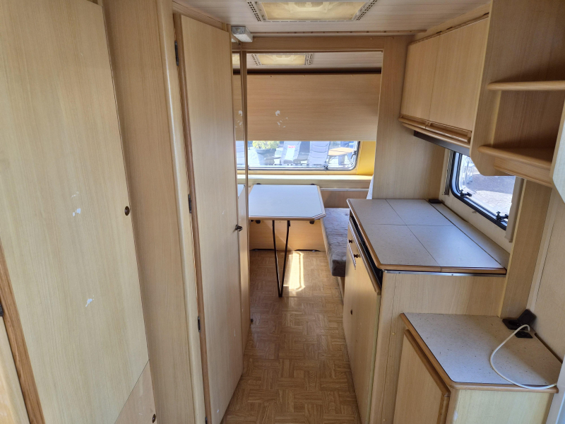 LMC Luxus 490 P Voortent - Klap bovenbed  foto: 3