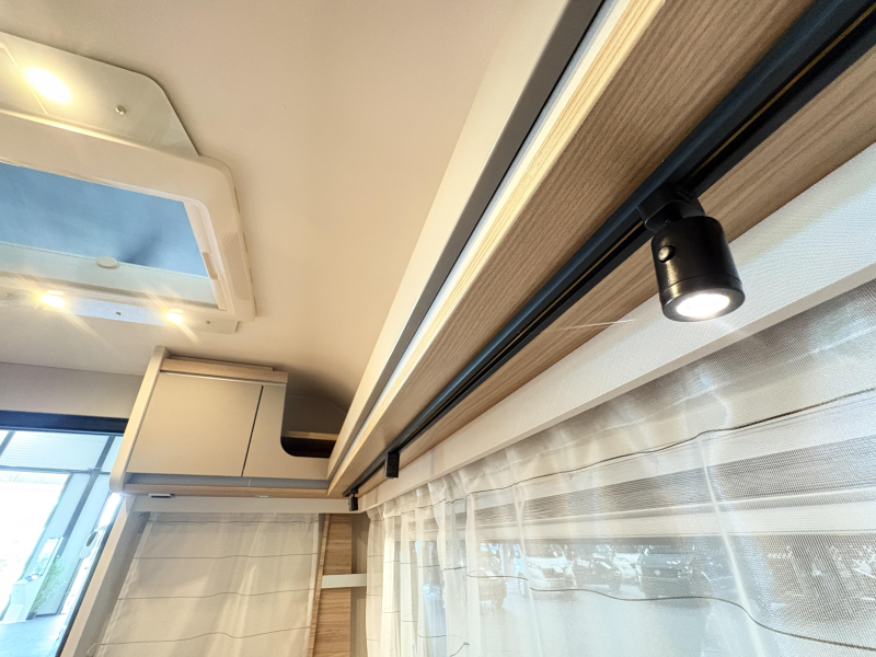 Dethleffs Nomad 460 EL enkele bedden / buitengas  foto: 15