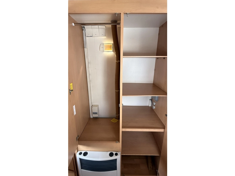 Knaus Sudwind 500 FU frans bed rondzit toilet  foto: 9