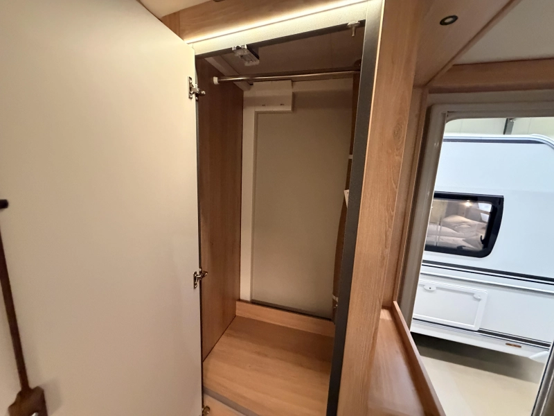 Knaus Sport 450 FU 1800 KG + Fransbed  foto: 15