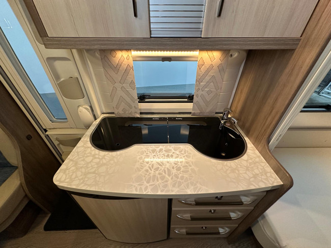 Hobby De Luxe 460 LU foto: 14