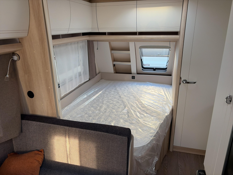 Hobby De Luxe 400 SFE Model 2027 