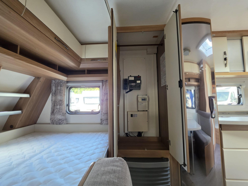 Hobby De Luxe 490 KMF Stapelbed, 6 persoons!  foto: 8