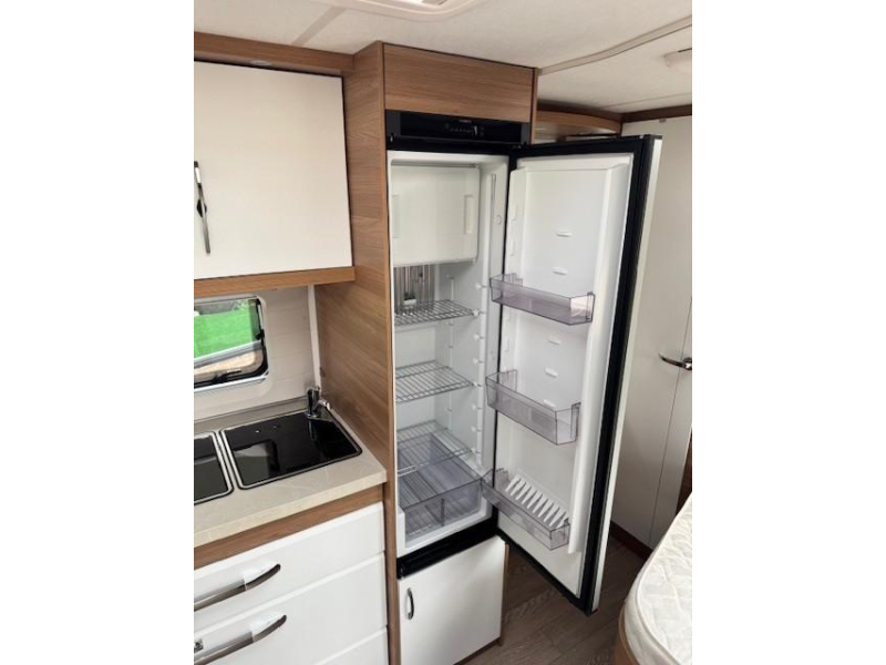 Hobby De Luxe 460 UFE mover luifel fietsenrek  foto: 14