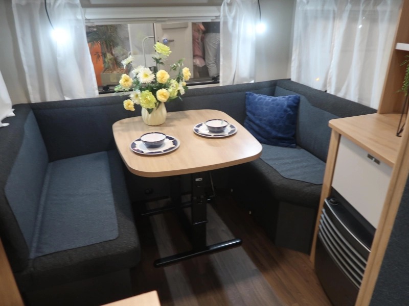 Knaus Sport 460 EU ENKELE BEDDEN / RUIME ZIT  foto: 14