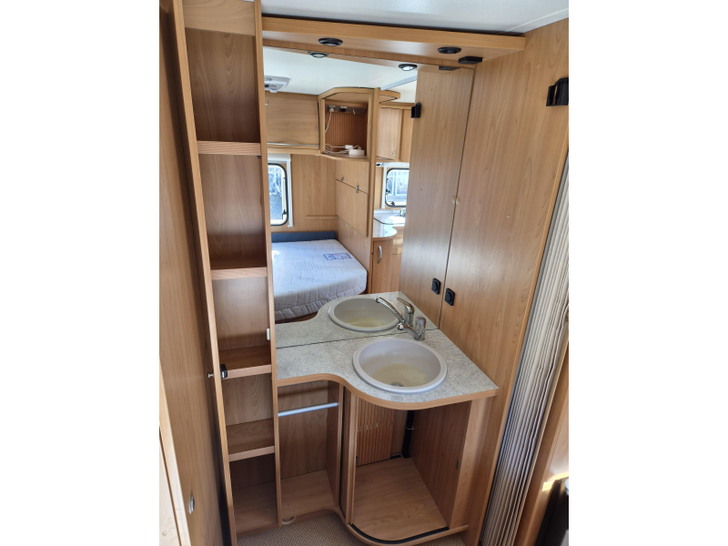 Bürstner Ventana 460 TS Mover-Luifel met voorwand  foto: 12