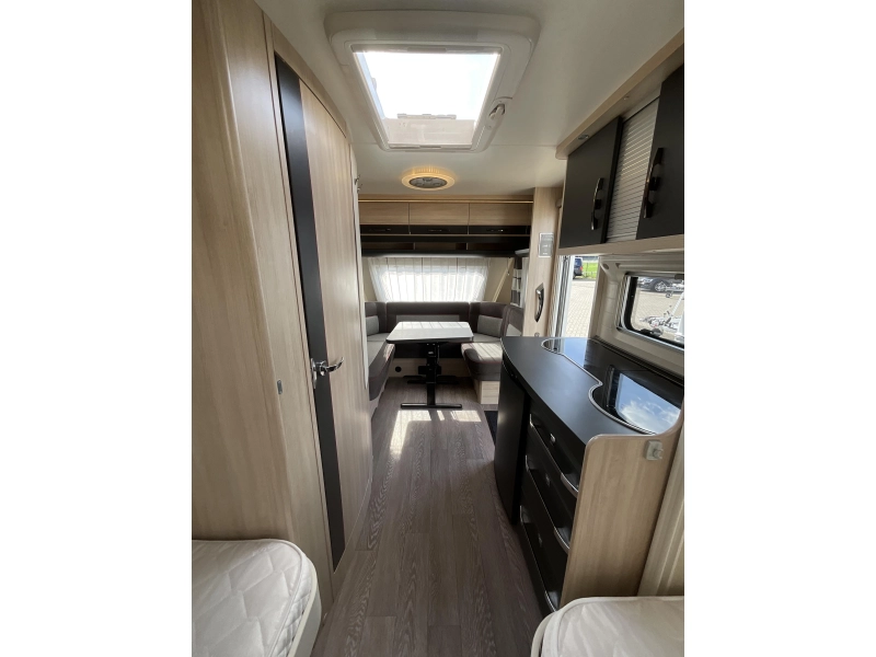 Hobby De Luxe Edition 460 LU ENKELE BEDDEN-MOVER  foto: 5