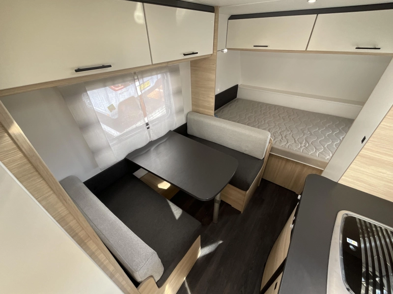 Caravelair Alba Family 466 STAPELBED-VOORTENT 