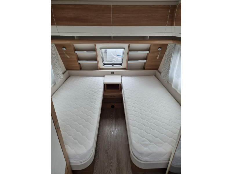 Hobby De Luxe 495 UL Enkele bedden-Mover-Airco  foto: 9