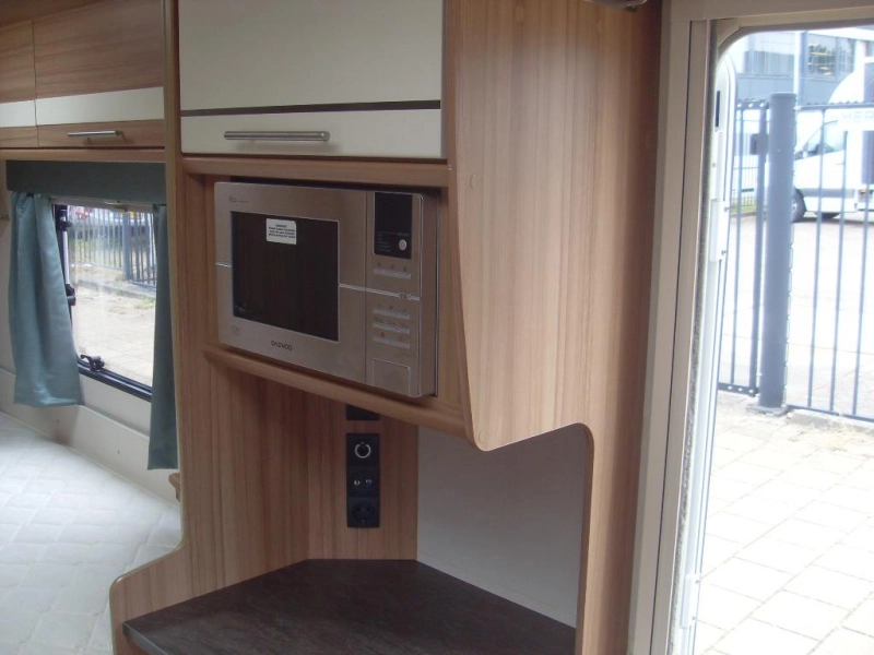 Lunar Quasar 514 met Mover en voortent  foto: 6