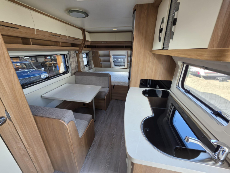 Hobby De Luxe 490 KMF Stapelbed, 6 persoons! 