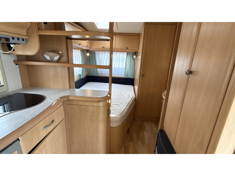 Hobby De luxe Easy 460 UFE frans bed rondzit toilet  foto: 10